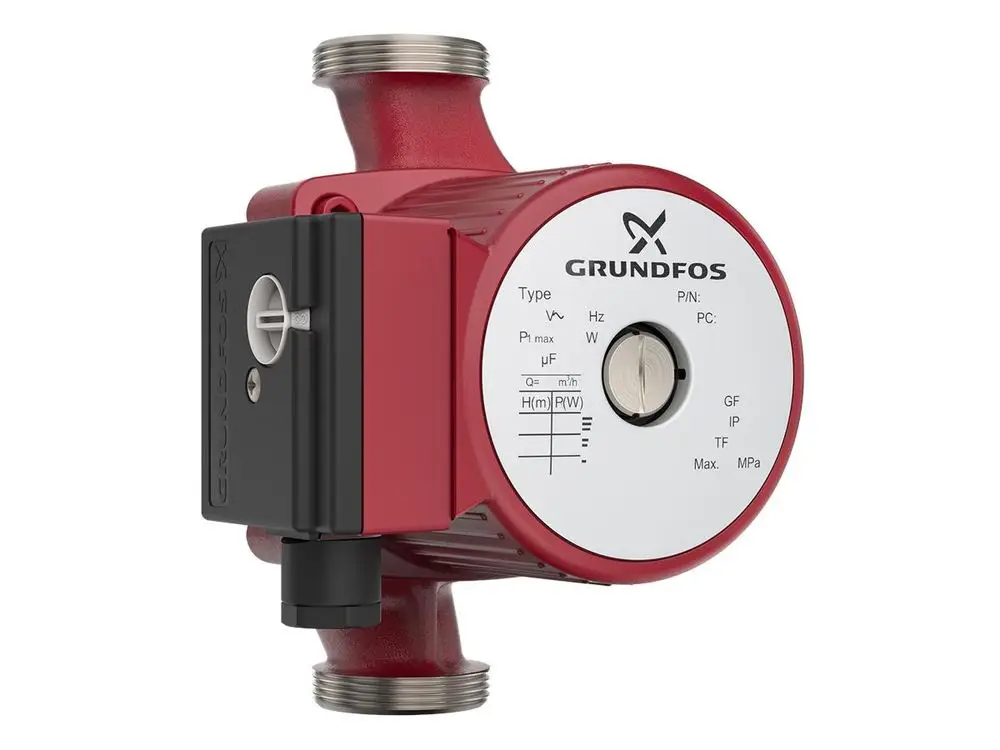 Grundfos Umwälzpumpe mit einer runden Bauform, zwei Gewindeanschlüssen und einer seitlichen Steuerungseinheit. Die Frontseite zeigt Skalen und Anschlussinformationen.